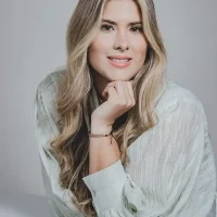 Mujer puño (1)
